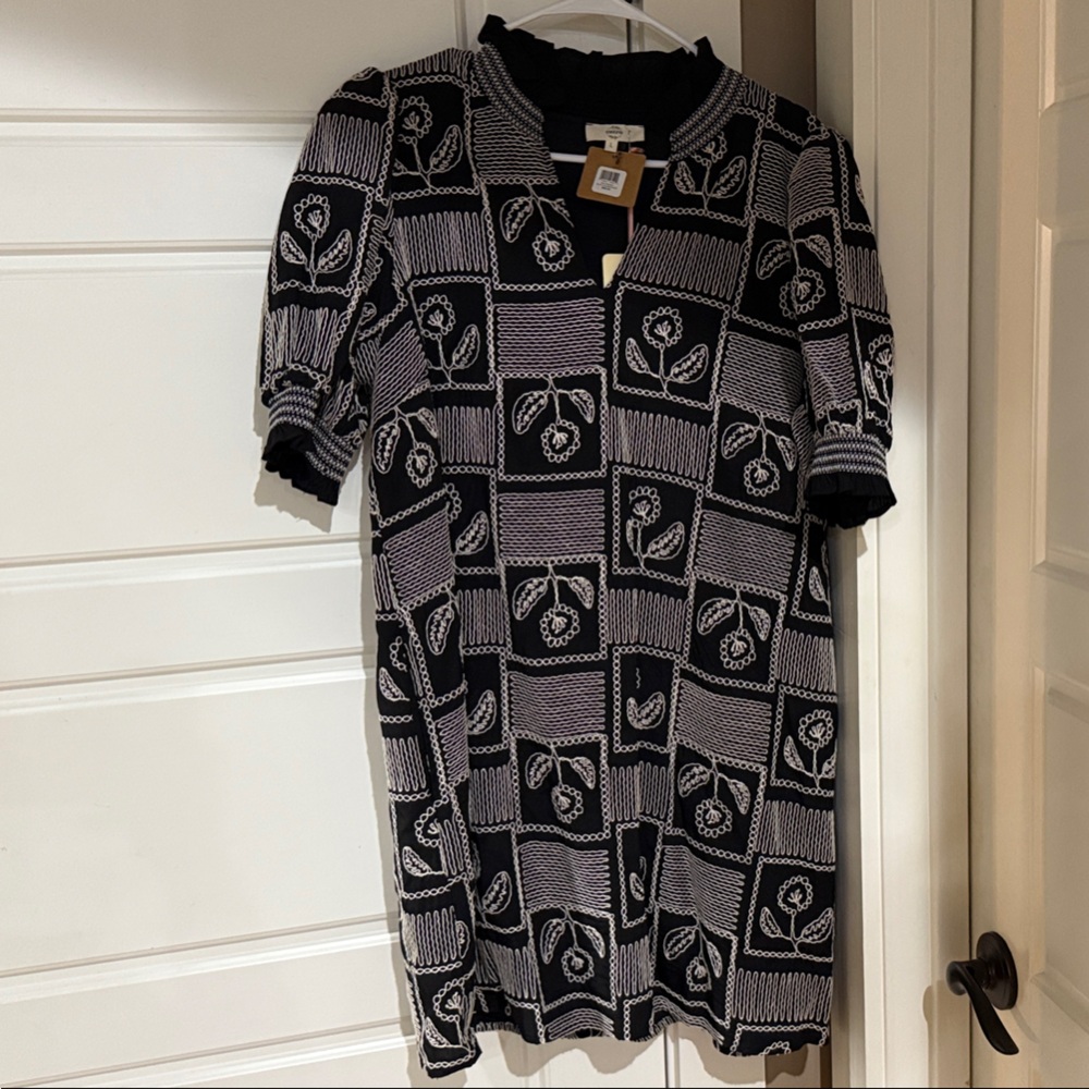 entro Black & White Floral Grid Knit Top - Girls